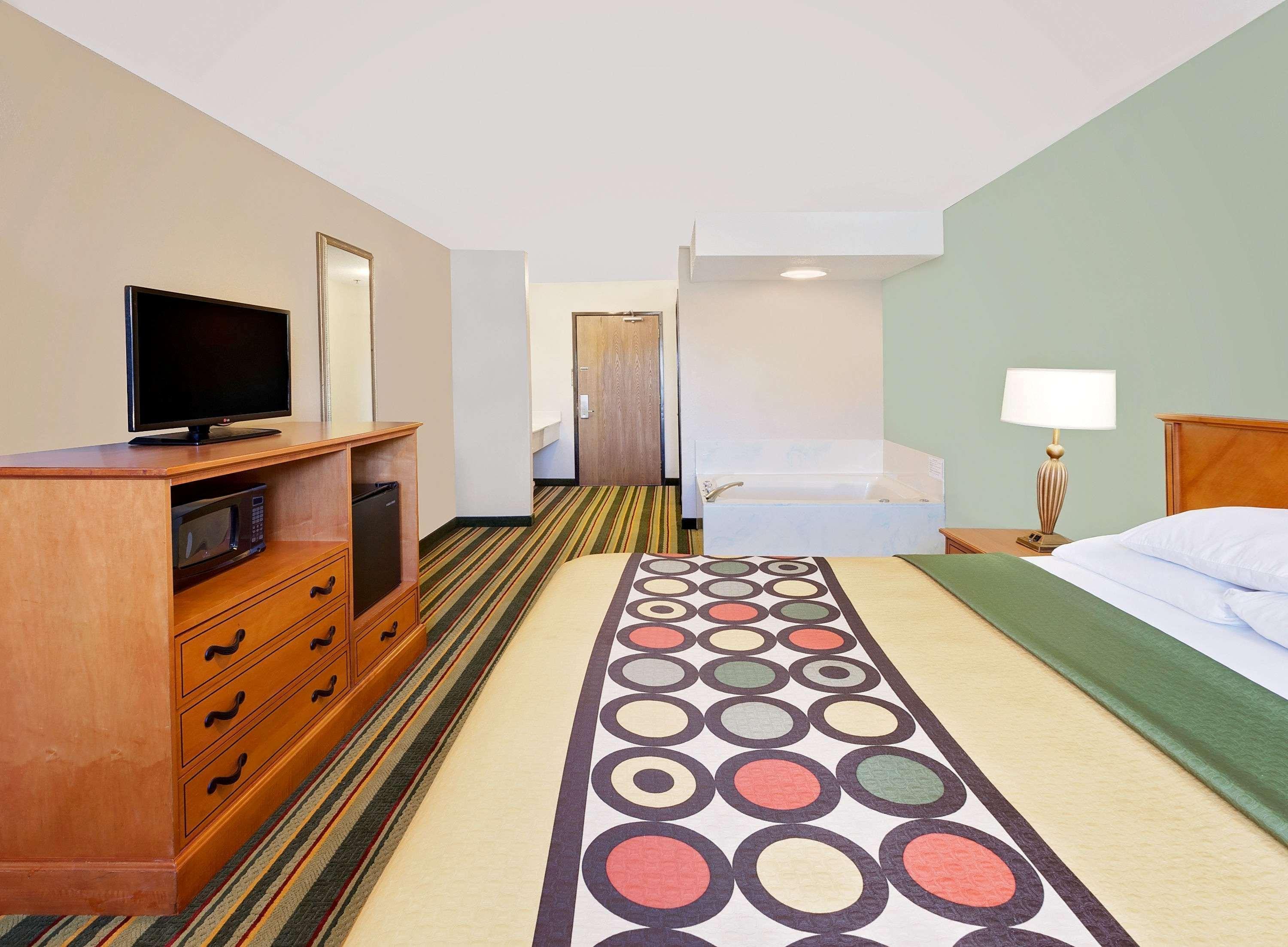 Super 8 By Wyndham Mt. Pleasant Hotel Mount Pleasant Ngoại thất bức ảnh