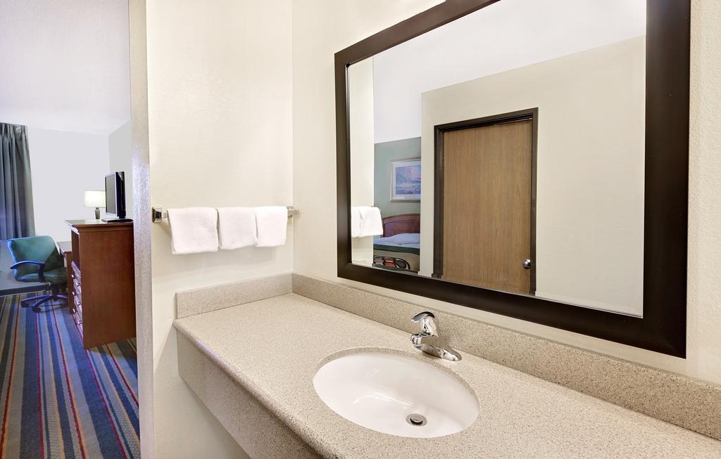 Super 8 By Wyndham Mt. Pleasant Hotel Mount Pleasant Ngoại thất bức ảnh